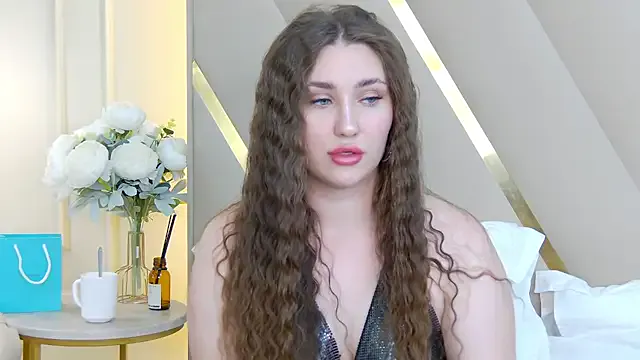 Jazmiinee – webcam model profile photo Image 2