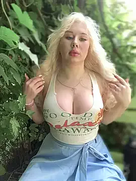 EmmaShaykk – webcam model profile photo Image 2