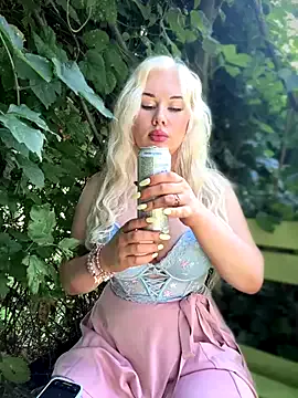 EmmaShaykk – webcam model profile photo Image 3