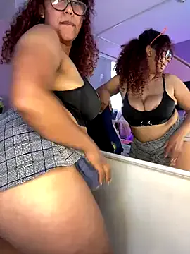 YennettSphinx – webcam model profile photo Image 11