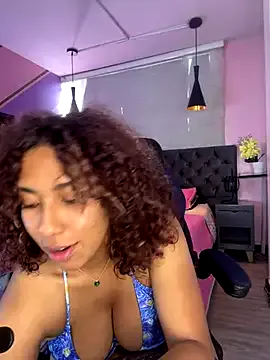 YennettSphinx – webcam model profile photo Image 13