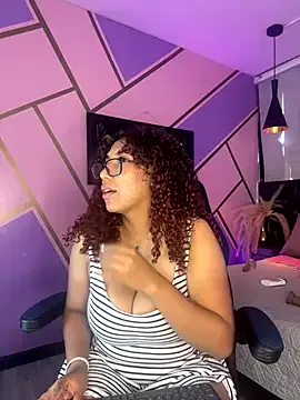 YennettSphinx – webcam model profile photo Image 6