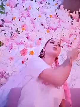 MariellaSun_ – webcam model profile photo Image 7