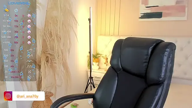 KarolBrand – webcam model profile photo Image 4