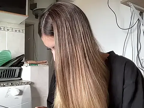 Maxinekinky – webcam model profile photo Image 17