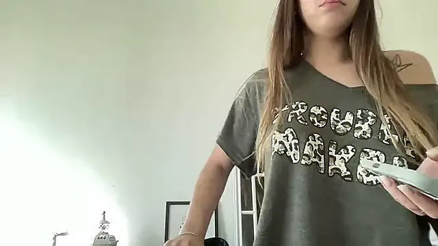 Maxinekinky – webcam model profile photo Image 5