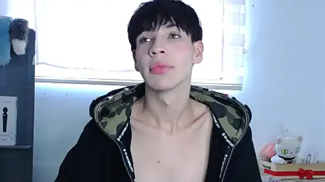 MiraDelynn – webcam model profile photo Image 2