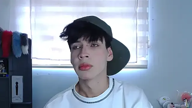 MiraDelynn – webcam model profile photo Image 3