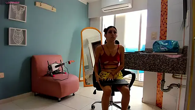 lucamila2903 – webcam model profile photo Image 3