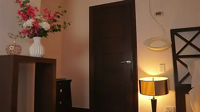 MollyLoveNZ – webcam model profile photo Image 2