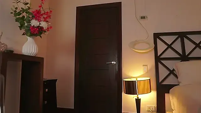 MollyLoveNZ – webcam model profile photo Image 7