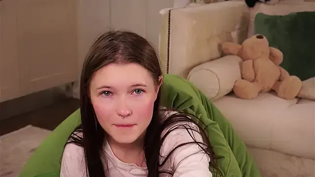 alanna_Micheles – webcam model profile photo Image 3