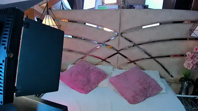 SandiSquirts – webcam model profile photo Image 5