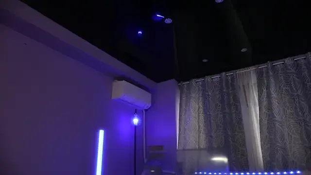 LennaVoss – webcam model profile photo Image 2