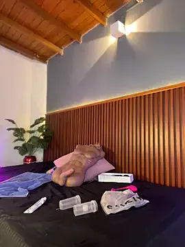 UrLillShy – webcam model profile photo Image 11