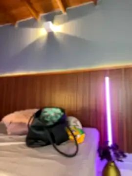 UrLillShy – webcam model profile photo Image 13