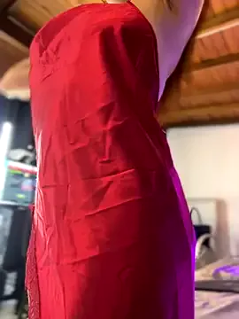 UrLillShy – webcam model profile photo Image 14