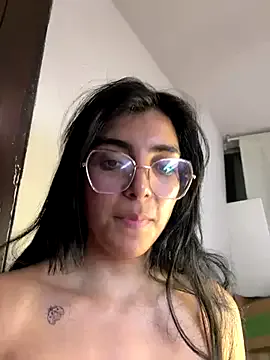 roouse – webcam model profile photo Image 13