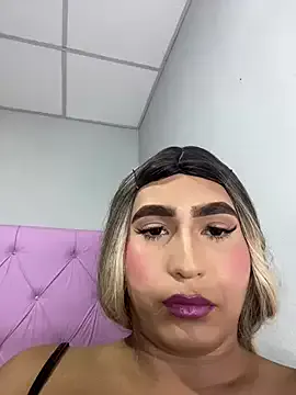 FerLenns – webcam model profile photo Image 7