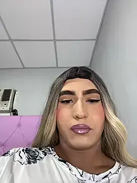 FerLenns – webcam model profile photo Image 9