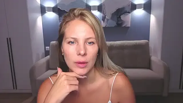 VeroniicaRoss – webcam model profile photo Image 15