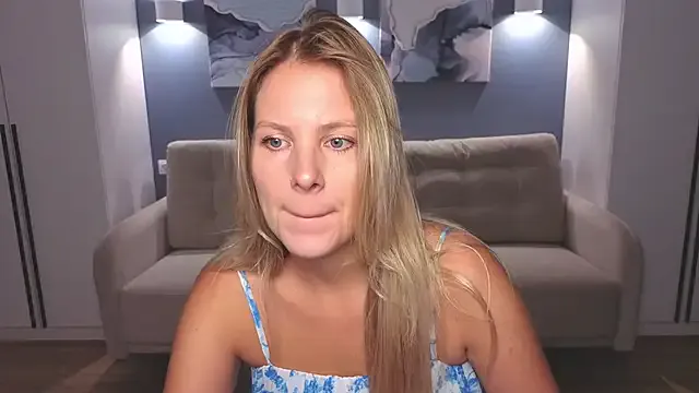 VeroniicaRoss – webcam model profile photo Image 8