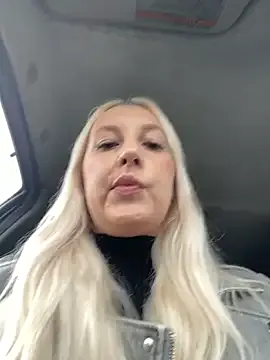 OneInAMillionXXX – webcam model profile photo Image 12