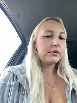 OneInAMillionXXX – webcam model profile photo Image 13