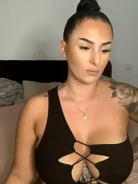 VicktoriaLou – webcam model profile photo Image 17