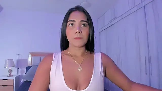 ValeriiLunaa – webcam model profile photo Image 4