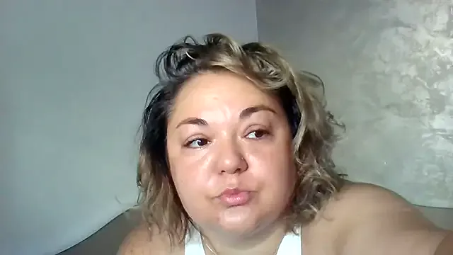 AnnyReina – webcam model profile photo Image 11