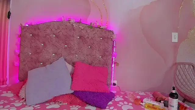 Wow-nisha – webcam model profile photo Image 18