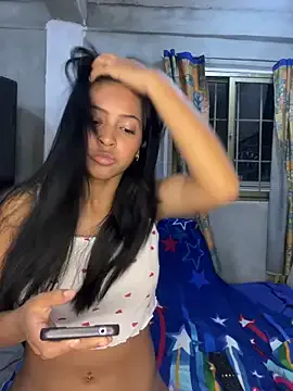 LauraCaruso – webcam model profile photo Image 15