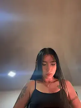 AYW-21 – webcam model profile photo Image 5