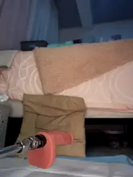 AYW-21 – webcam model profile photo Image 6