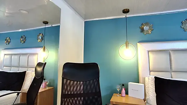 SweetBedroomEyez – webcam model profile photo Image 2