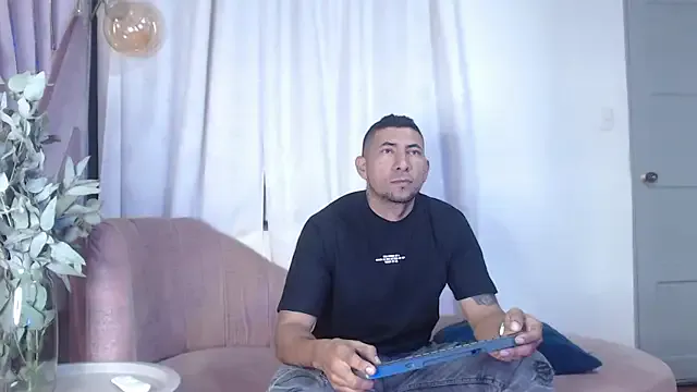 CutieEmy – webcam model profile photo Image 14