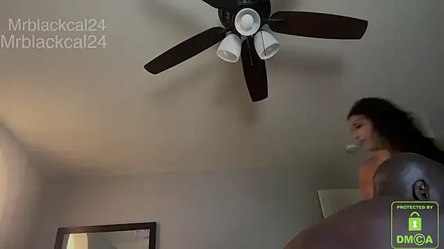 LauraJean – webcam model profile photo Image 2