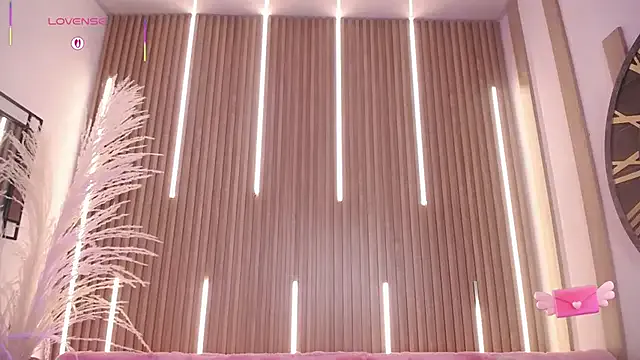 BitchySalome – webcam model profile photo Image 19