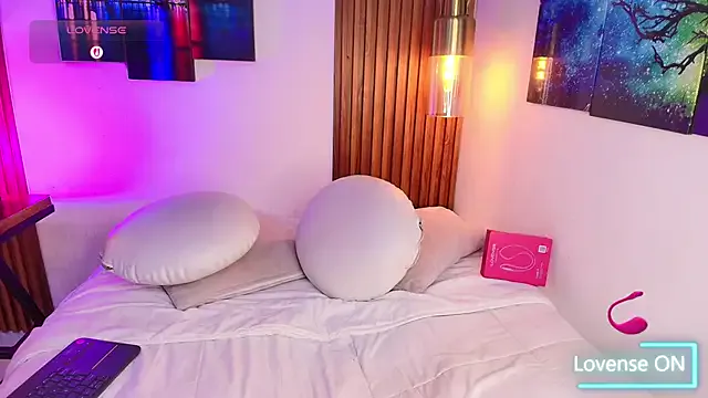 BitchySalome – webcam model profile photo Image 5