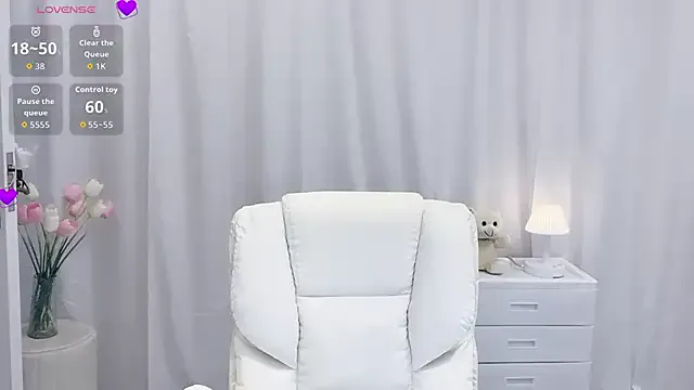 Live with AryaSummersReal on FliCam Image 3