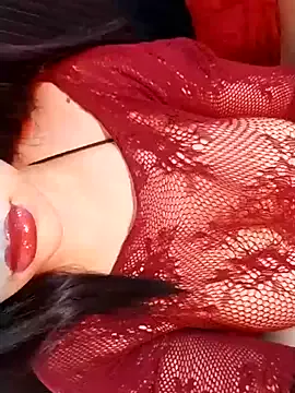 MiraLocks – webcam model profile photo Image 16