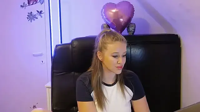 Anan-077 – webcam model profile photo Image 13