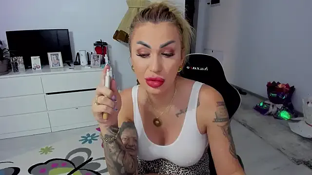 Nicol2Naya – webcam model profile photo