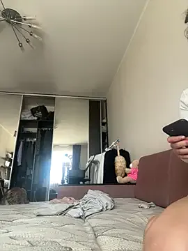 ChloeDevine – webcam model profile photo Image 3