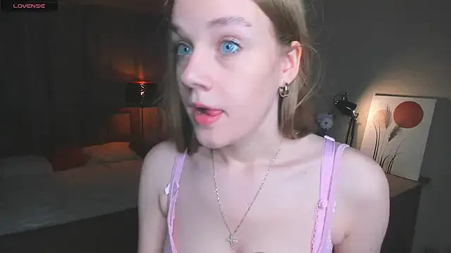 SophieMaeve – webcam model profile photo Image 11