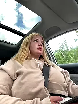 aisha1630 – webcam model profile photo Image 2