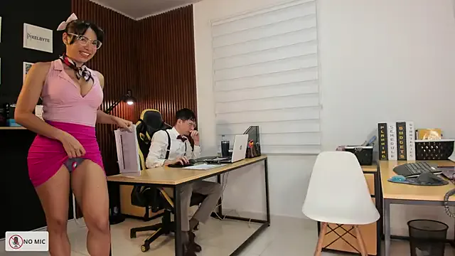 FitnessBunny – webcam model profile photo Image 7