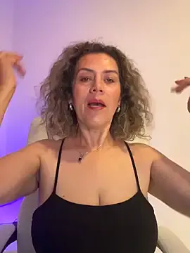 KarolBrand – webcam model profile photo Image 5