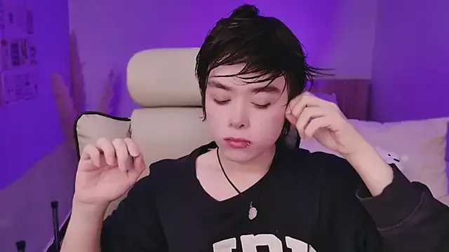 SandiSquirts – webcam model profile photo Image 3